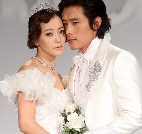 Cô dâu Kim Hee Sun lộng lẫy bên chú rể Lee Byung Hun