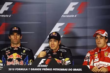 Sebastian Vettel (giữa) Mark Webber (trái) và Fernando Alonso (phải) trả lời báo chí sau chặng Brazil 2.jpg