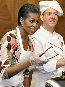 Michelle Obama serves a meal to US soldiers during a visit at the US military airbase in Ramstein, soutwestern Germany