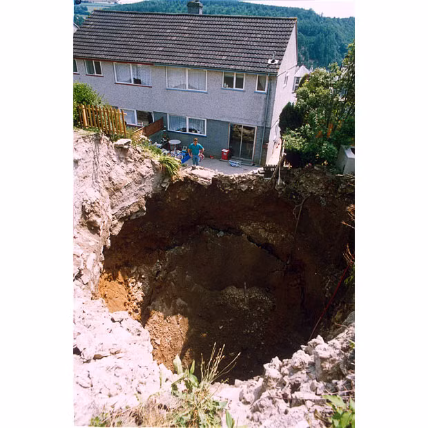 In June 1992, this huge hole suddenly opened up in a garden in Cornwall. The sinkhole was caused by the collapse of an old tin mine shaft