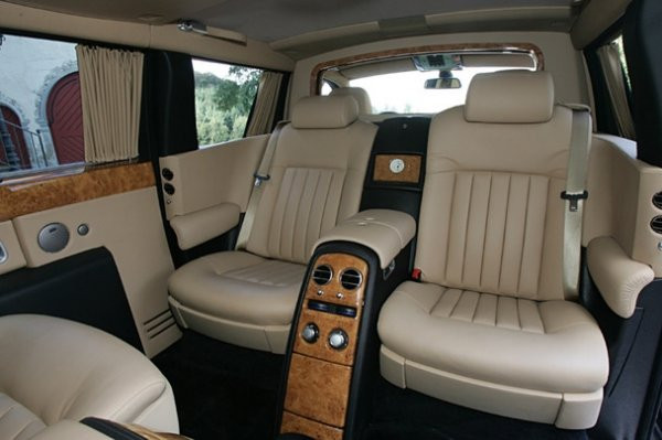 Rao bán Rolls-Royce Phantom Limousine bọc thép cực độc ảnh 4