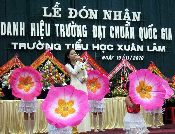 Cô, trò đẹp thướt tha trong ngày 20/11 ảnh 13 Cô, trò đẹp thướt tha trong ngày 20/11 ảnh 13