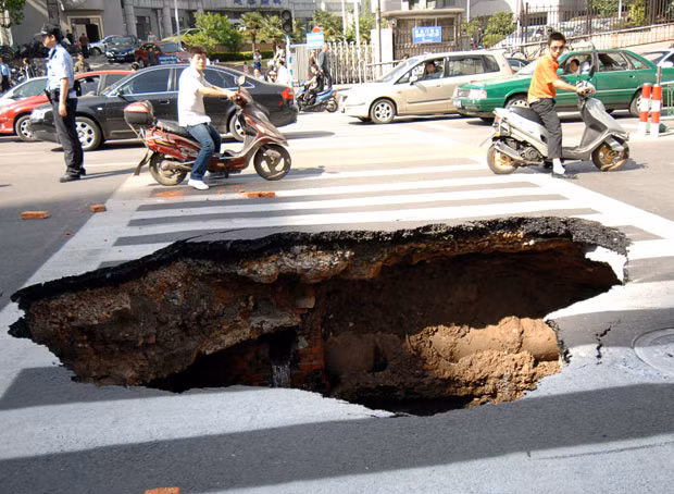 In May 2009, the road suddenly caved in on a zebra crossing in Nanjing, Jiangsu Province, China. Fortunately nobody was hurt