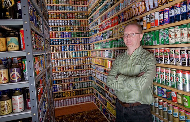 Vòng quanh thế giới tuần qua ảnh 5 Nick West and part of his collection of 6,788 beer cans he has accumulated at his home over a period of 35 years