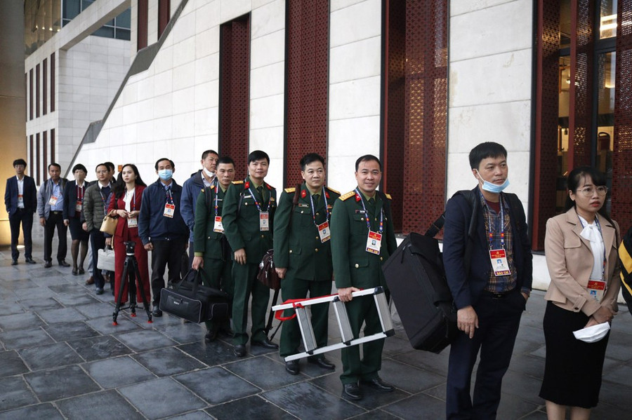 Hàng trăm phóng viên tác nghiệp tại phiên khai mạc Đại hội XIII của Đảng ảnh 2 Hàng trăm phóng viên tác nghiệp tại phiên khai mạc Đại hội XIII của Đảng ảnh 2