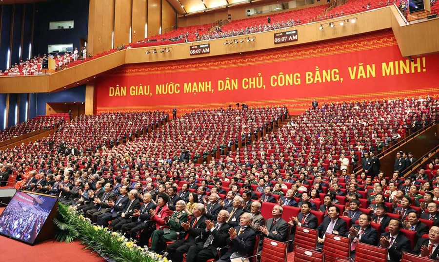 Hàng trăm phóng viên tác nghiệp tại phiên khai mạc Đại hội XIII của Đảng ảnh 5 Các phóng viên tác nghiệp trực tiếp tại Hội mang đến cho công chúng những thông tin nhanh và chính xác nhất.