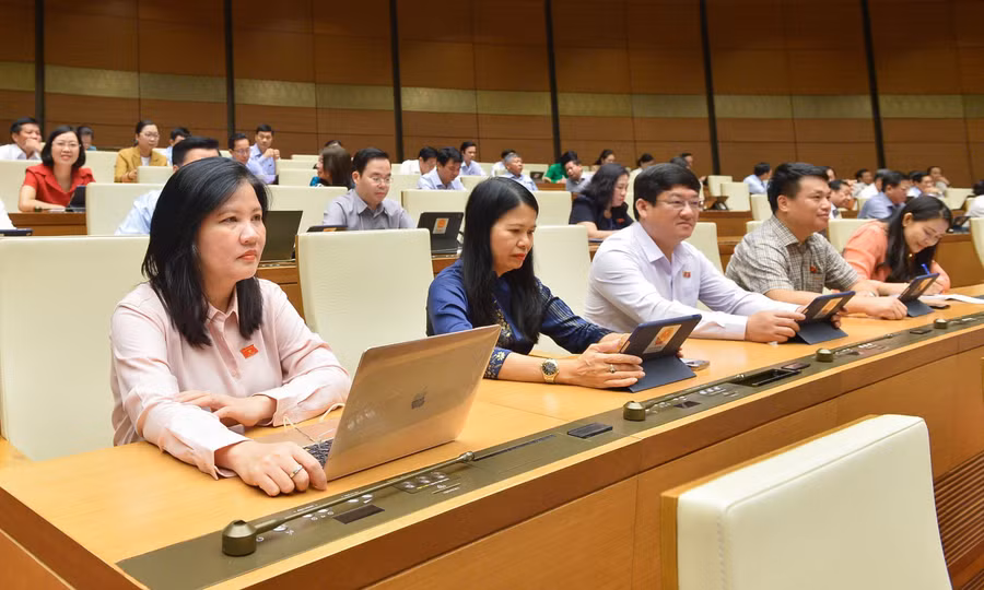 Các đại biểu tham dự phiên chất vấn, trả lời chất vấn sáng 6/6.