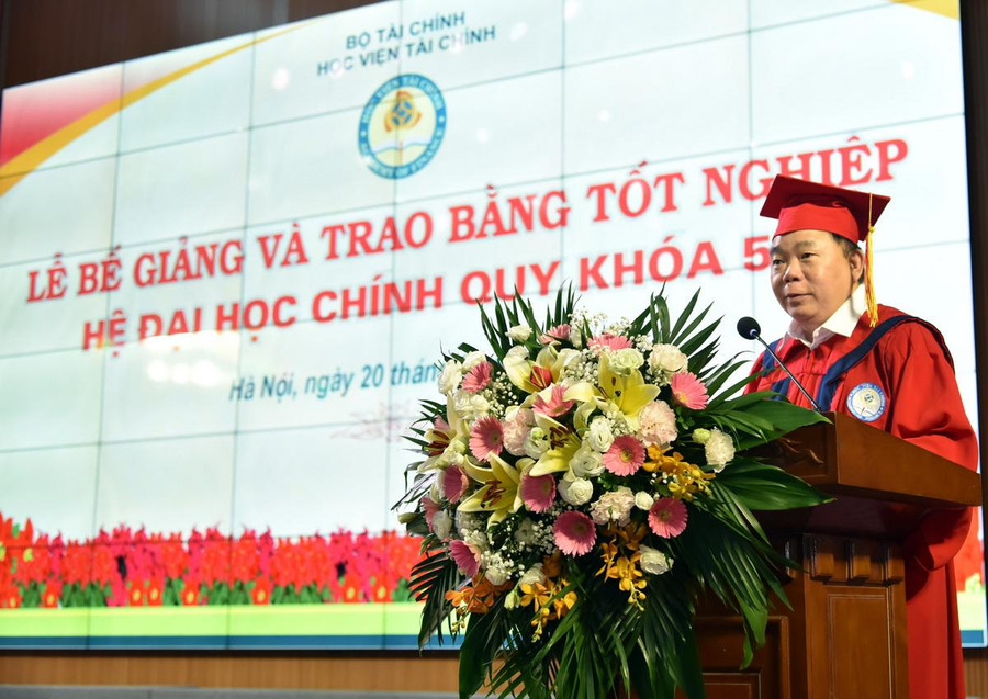 PGS.TS Nguyễn Trọng Cơ - Giám đốc Học viện Tài chính phát biểu tại buổi lễ.