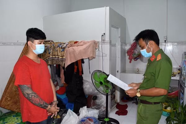 Cơ quan Công an thi hành lệnh bắt khẩn cấp và khám xét nơi ở của Châu Trung Nhân.