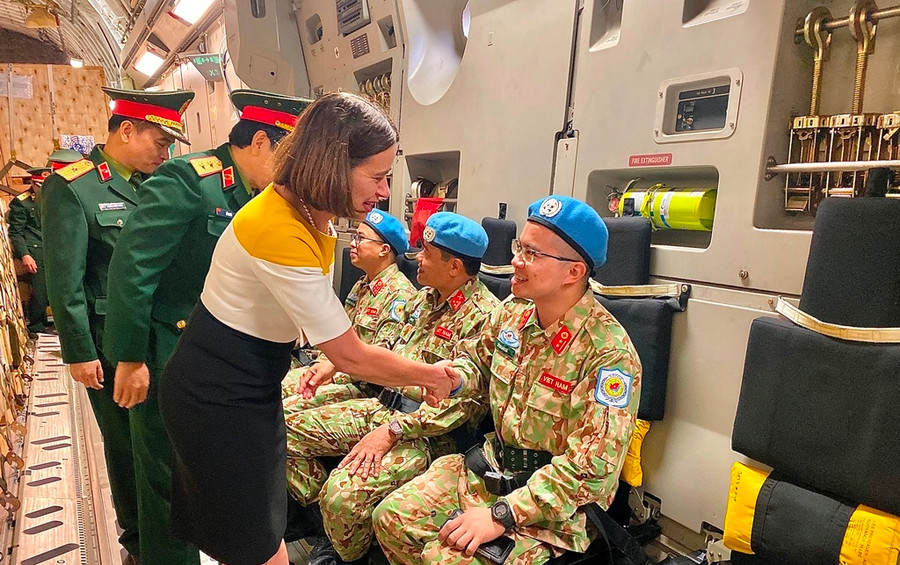 Đại sứ Australia tại Việt Nam chia tay các thành viên của Bệnh Viện lên đường sang Nam Sudan làm nhiệm vụ Đại sứ Australia tại Việt Nam chia tay các thành viên của Bệnh Viện lên đường sang Nam Sudan làm nhiệm vụ