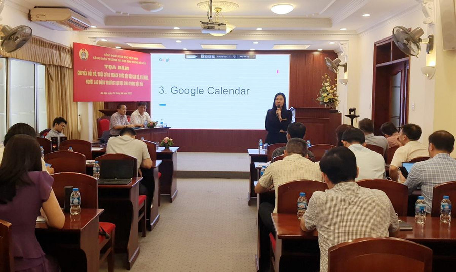 Bà Trần Thị Chang - đại diện Công ty Google tại Việt Nam tham luận tại hội thảo Bà Trần Thị Chang - đại diện Công ty Google tại Việt Nam tham luận tại hội thảo