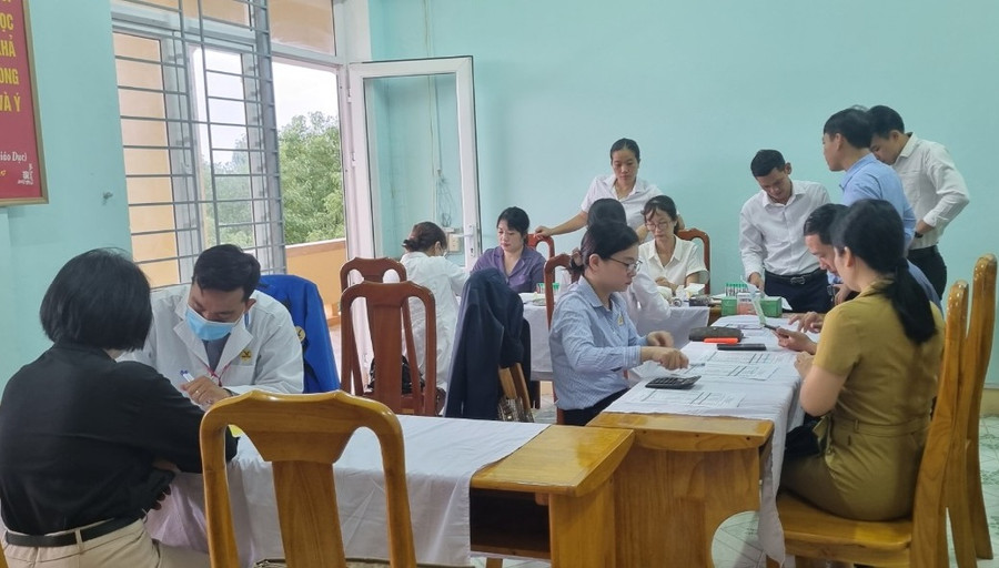 Các giáo viên sẽ được xét nghiệm tầm soát ung thư miễn phí. Các giáo viên sẽ được xét nghiệm tầm soát ung thư miễn phí.
