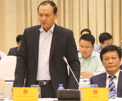 Thứ trưởng Nguyễn Nhật trả lời báo chí tại phiên họp Chính phủ thường kỳ tháng 12/2017 Thứ trưởng Nguyễn Nhật trả lời báo chí tại phiên họp Chính phủ thường kỳ tháng 12/2017