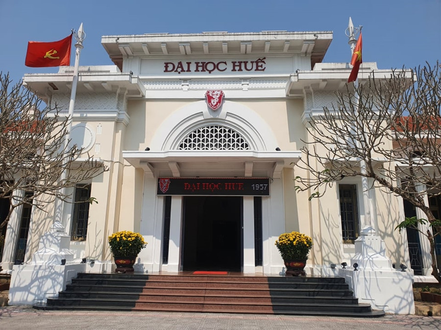 Đại học Huế.