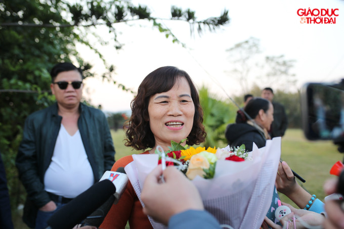 Mẹ cầu thủ Hoàng Đức vui mừng khôn xiết khi con trai và đồng đội đã tạo dấu mốc lịch sử cho bóng đá Việt Nam tại SEA Games 30.