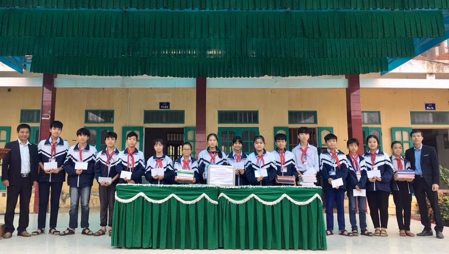 Chỉ sau đợt 1 đã quyên góp được 10.326.000 đồng và 295 quyển vở