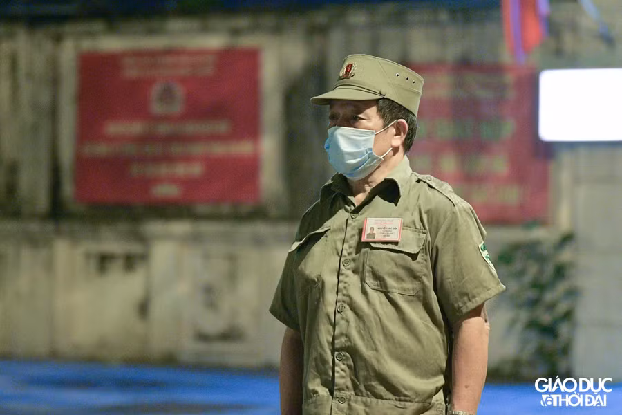 Lực lượng chức năng tăng cường tuyên truyền, nhắc nhở người dân chấp hành nghiêm Chỉ thị 17-CT/UBND của thành phố.