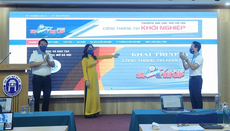 Nhấn nút khai trương cổng thông tin khởi nghiệp HOU