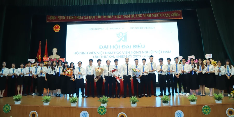 Ban chấp hành Hội Sinh viên Việt Nam Học viện Nông nghiệp Việt Nam Khóa XVI, nhiệm kỳ 2023 - 2025 ra mắt Đại hội.