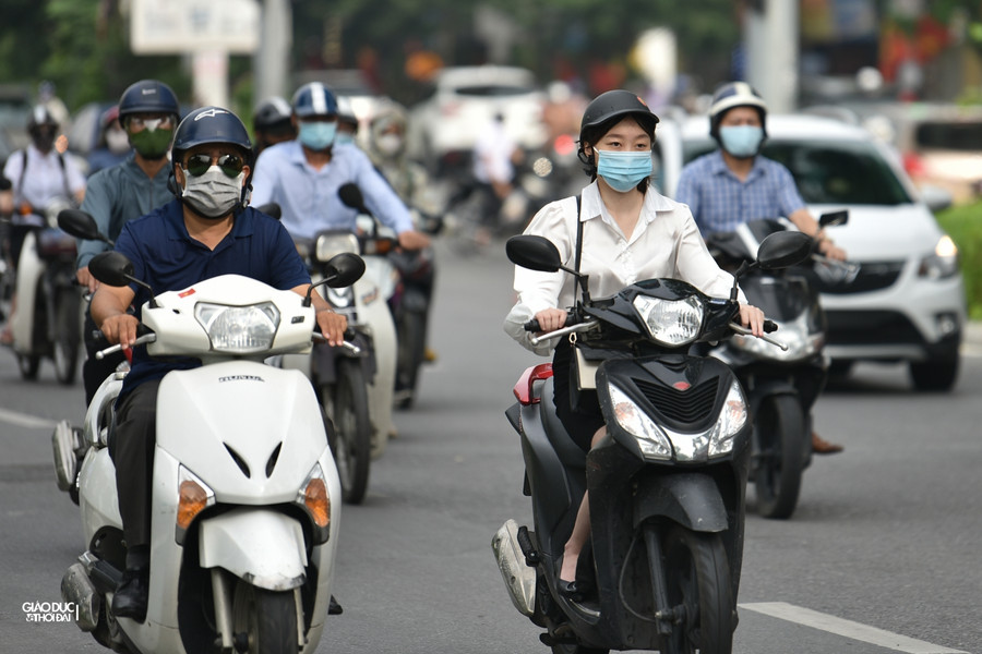 Được biết sau khi TP Hà Nội có quyết định nới lỏng giãn cách tại nhiều quận, huyện &quot; vùng xanh&quot; nhiều cơ quan, công tay đã thông báo cho nhân viên đi làm trở lại từ ngày hôm nay 20/9.