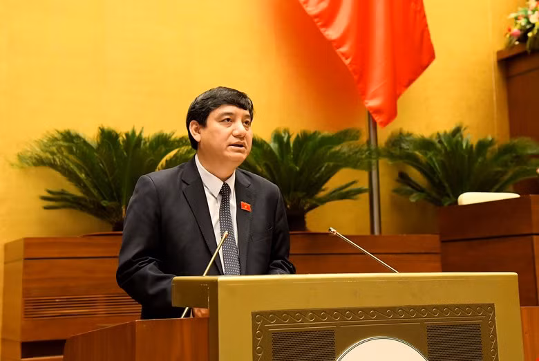 Chủ nhiệm Ủy ban Văn hóa, Giáo dục Nguyễn Đắc Vinh trình bày Báo cáo thẩm tra về dự án Luật Điện ảnh (sửa đổi)