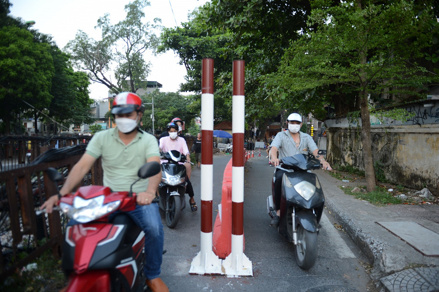 Cũng theo đơn vị quản lý cầu - Công ty CP Đường sắt Hà Hải, việc lắp dải phân cách ngay từ đầu cầu cũng giúp cho lưu lượng xe máy qua cầu mỗi thời điểm được giảm hơn, tránh ùn tắc cục bộ trên cầu.
