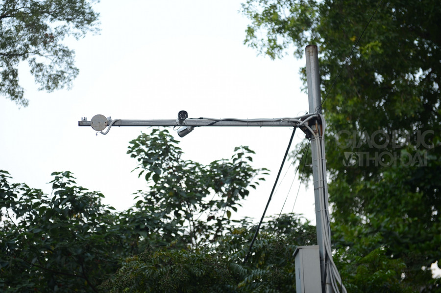 Camera được lắp đặt tại nhiều điểm trên cầu.