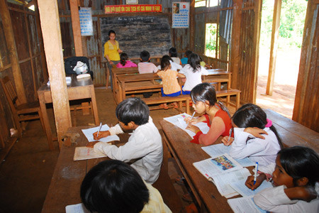 Tiếp tục giảng dạy ở vùng đặc biệt khó khăn có được hưởng phụ cấp thu hút?