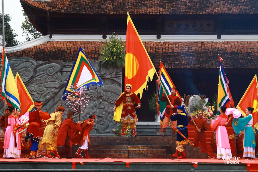 Những tiết mục tái hiện lại lịch sử do Nhà hát Chèo Trung ương biểu diễn.