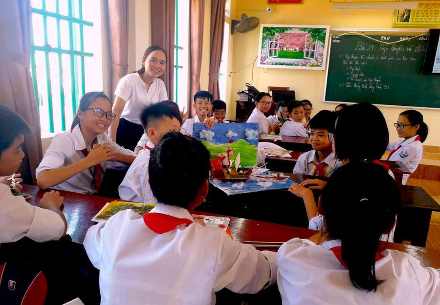 Xác định đổi mới phương pháp dạy học và đổi mới cách đánh giá làm khâu đột phá. Xác định đổi mới phương pháp dạy học và đổi mới cách đánh giá làm khâu đột phá.