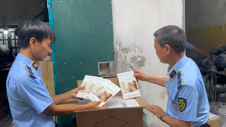 950 cái bảng tự xóa kích thước 8,5 inch, trên nhãn có chữ LCD Writing Tablet do nước ngoài sản xuất.