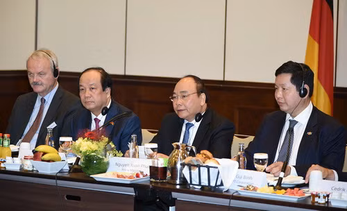 Thủ tướng Nguyễn Xuân Phúc trực tiếp giải đáp, đối thoại với một số doanh nghiệp hàng đầu của Đức