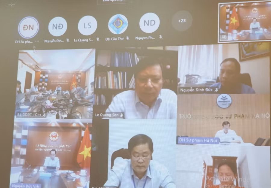 Cuộc họp được thực hiện theo hình thức trực tuyến.