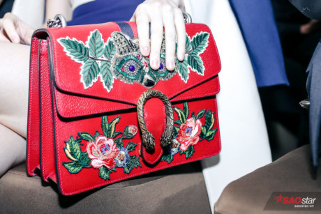 Hà Hồ diện túi hiệu Gucci đỏ chót, ủng hộ đêm nhạc Giang Hồng Ngọc - Ảnh 4 Ha Ho dien tui hieu Gucci do chot, ung ho dem nhac Giang Hong Ngoc - Anh 4