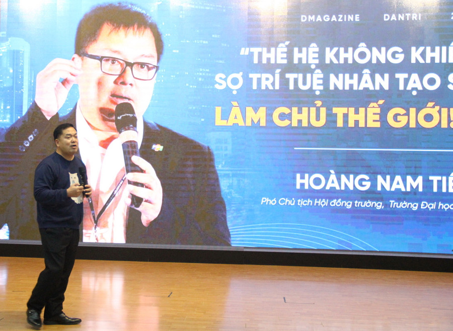 Ông Hoàng Nam Tiến truyền cảm hứng và động lực học tập, cơ hội việc làm cho sinh viên Học viện Nông nghiệp Việt Nam.