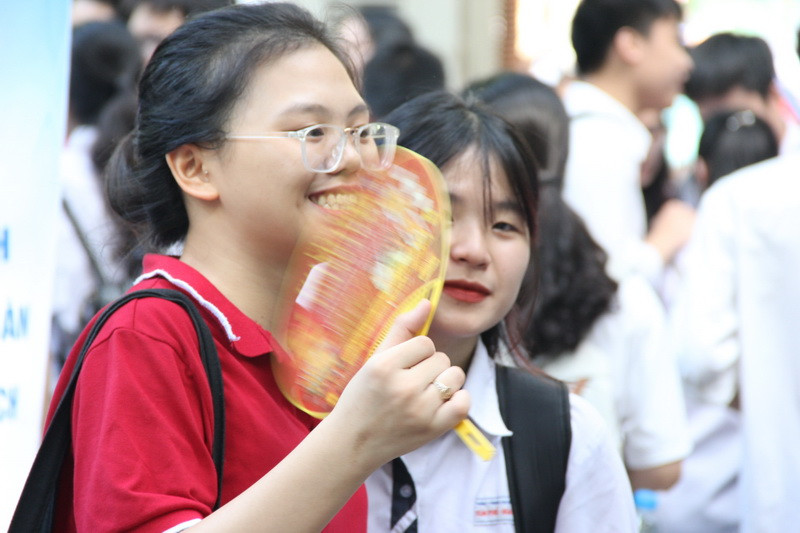 Cười tươi vì làm được bài Cười tươi vì làm được bài