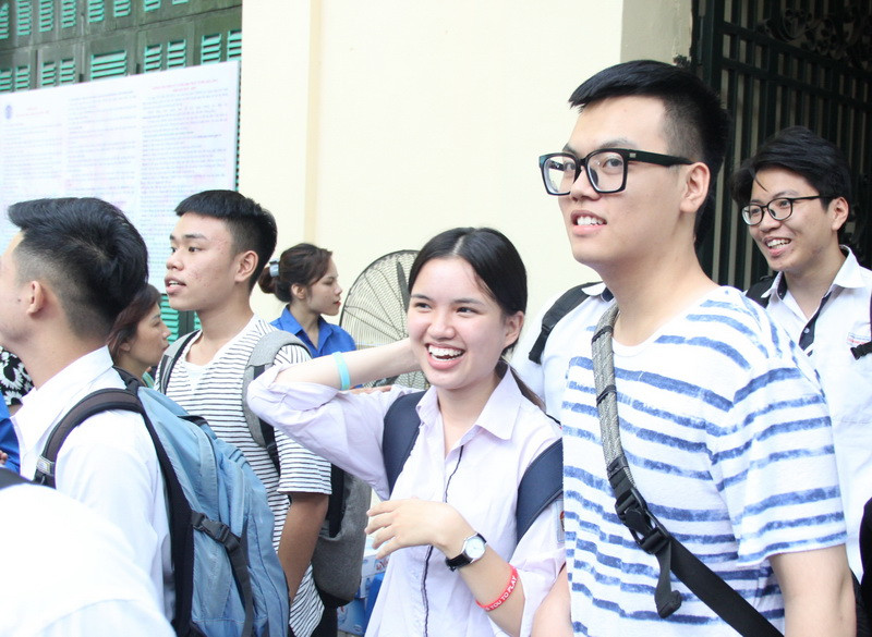 Đề thi vừa sức khiến thí sinh nào cũng hớn hở, tươi vui... Đề thi vừa sức khiến thí sinh nào cũng hớn hở, tươi vui...