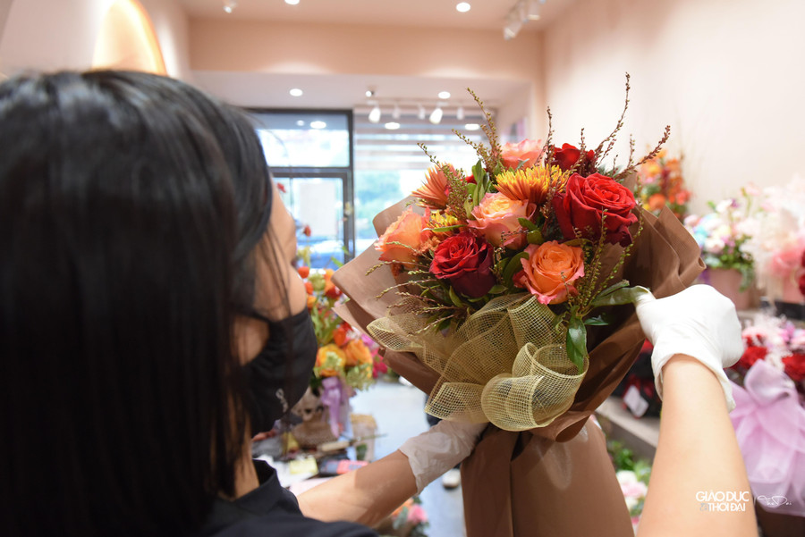 Giá mỗi bó hoa dao động từ 2.000.000 đồng- 5.000.000 đồng.
