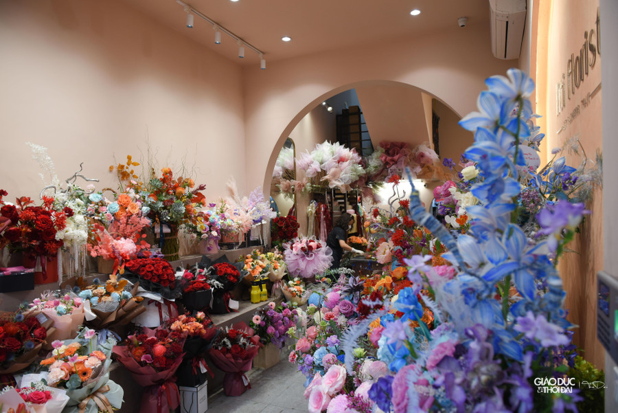 Nhiều năm trở lại đây, hoa nhập khẩu rất hút khách vào những dịp lễ.