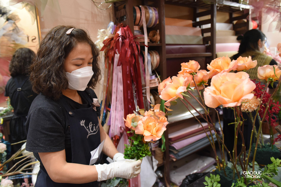 Có những bó hoa trị giá lên đến... 10.000.000 đồng.