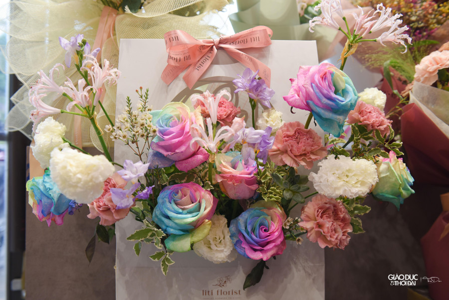 Hồng Ecuador với nhiều màu sắc bắt mắt.