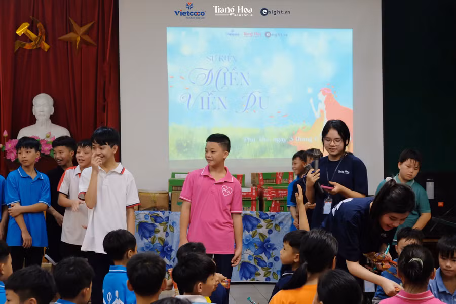 Học sinh hào hứng tham gia các hoạt động.