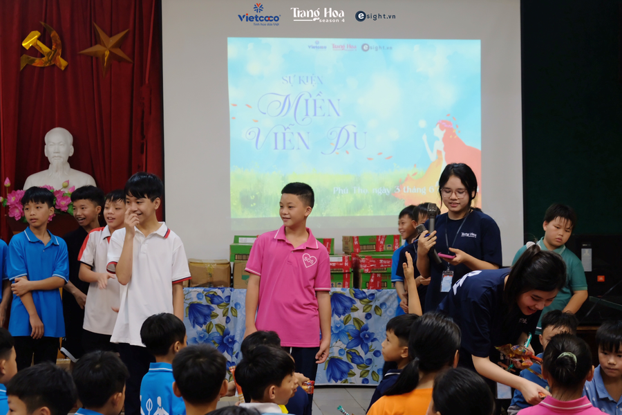 Học sinh hào hứng tham gia các hoạt động. Học sinh hào hứng tham gia các hoạt động.