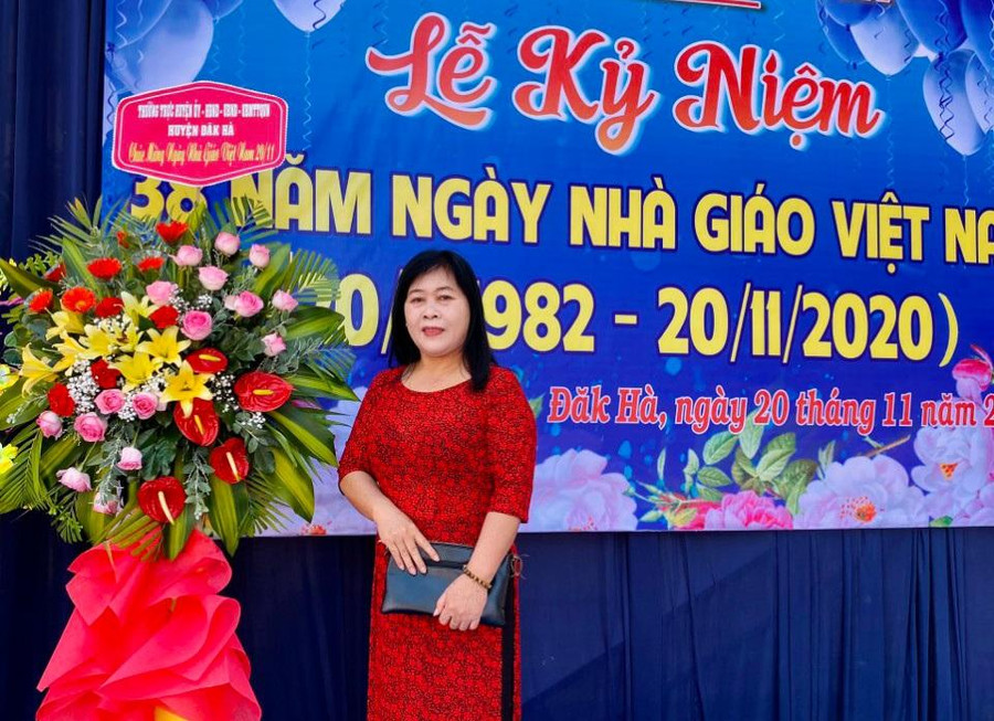 Cô Ngô Thị Hải, giáo viên Lịch sử, trường PTDTNT Đăk Hà (tỉnh Kon Tum) nhận xét đề thi Lịch sử. Cô Ngô Thị Hải, giáo viên Lịch sử, trường PTDTNT Đăk Hà (tỉnh Kon Tum) nhận xét đề thi Lịch sử.