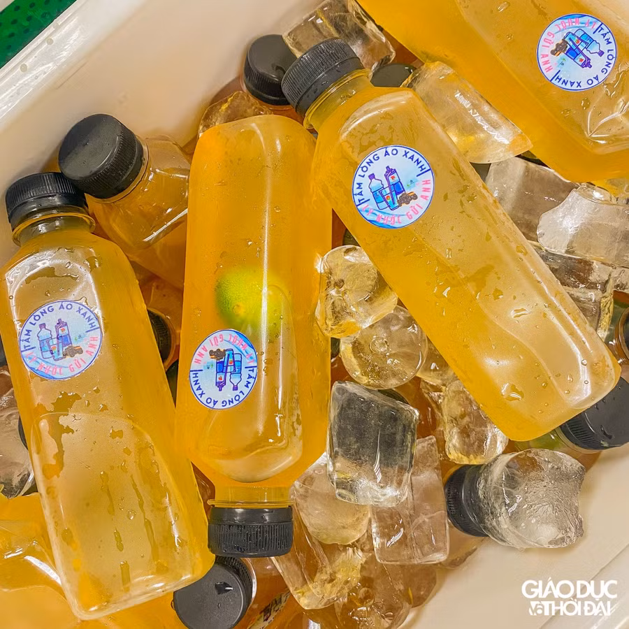 Hà Nội nghĩa tình: Tấm lòng áo xanh - Ly nước gửi Anh ảnh 6