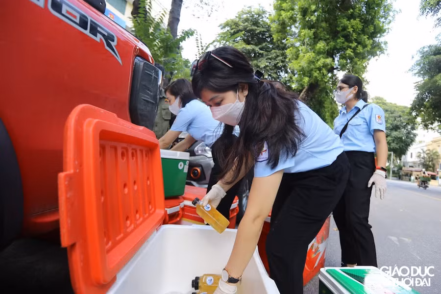 Hà Nội nghĩa tình: Tấm lòng áo xanh - Ly nước gửi Anh ảnh 8