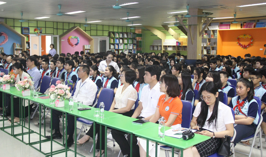 Các đại biểu và đông đảo học sinh tham dự Lễ khai mạc Kỳ thi Toán quốc tế PhIMO 2023 - vòng quốc gia. Các đại biểu và đông đảo học sinh tham dự Lễ khai mạc Kỳ thi Toán quốc tế PhIMO 2023 - vòng quốc gia.