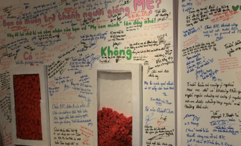 Triển lãm &quot;Mẹ con mình&quot; là nơi lý tưởng để chúng ta can đảm nói lời yêu mẹ.