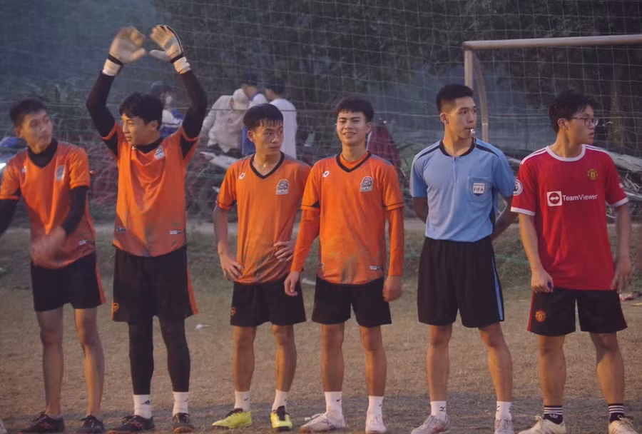 Trịnh Xuân Quốc tham gia với tư cách là trọng tài nhiều giải bóng đá