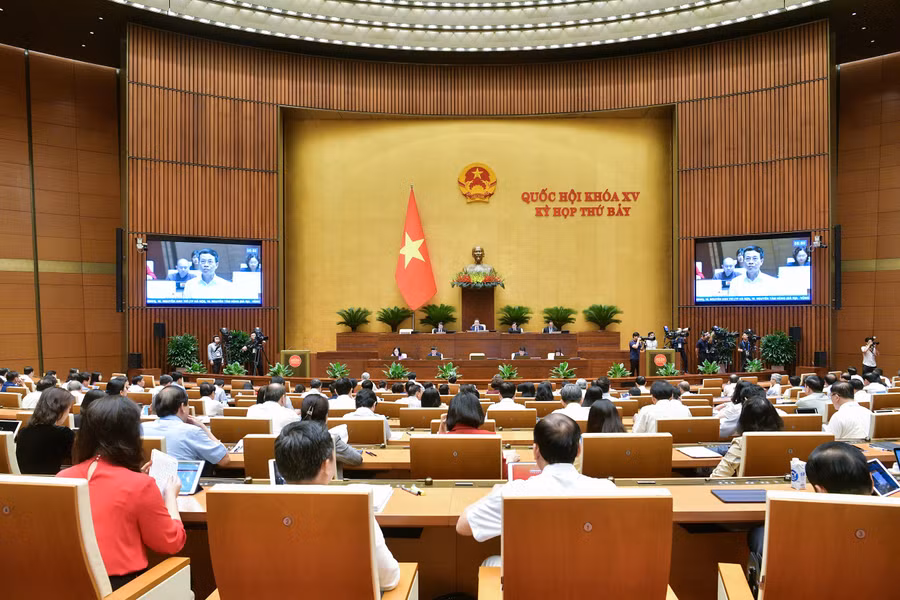 Toàn cảnh phiên làm việc sáng 5/6.